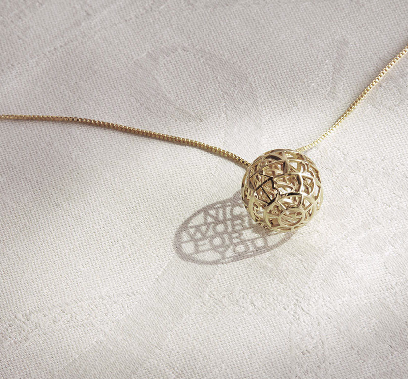 sunrose-detail-metal-pendant-20mm-gold-damast
